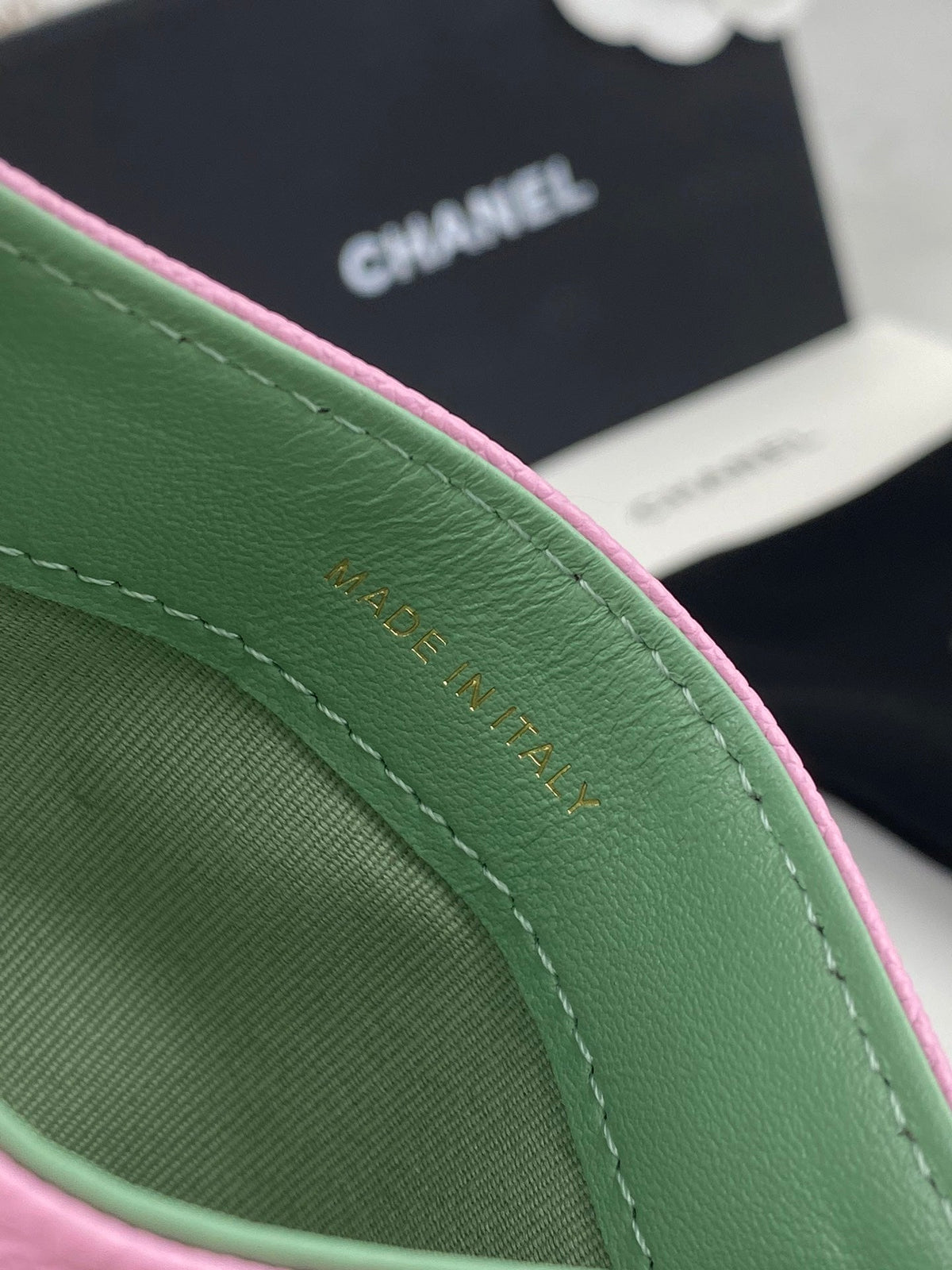 CHANEL CARD HOLDER 19.5 PINK GRAINED CALFSKIN GOLD ICON