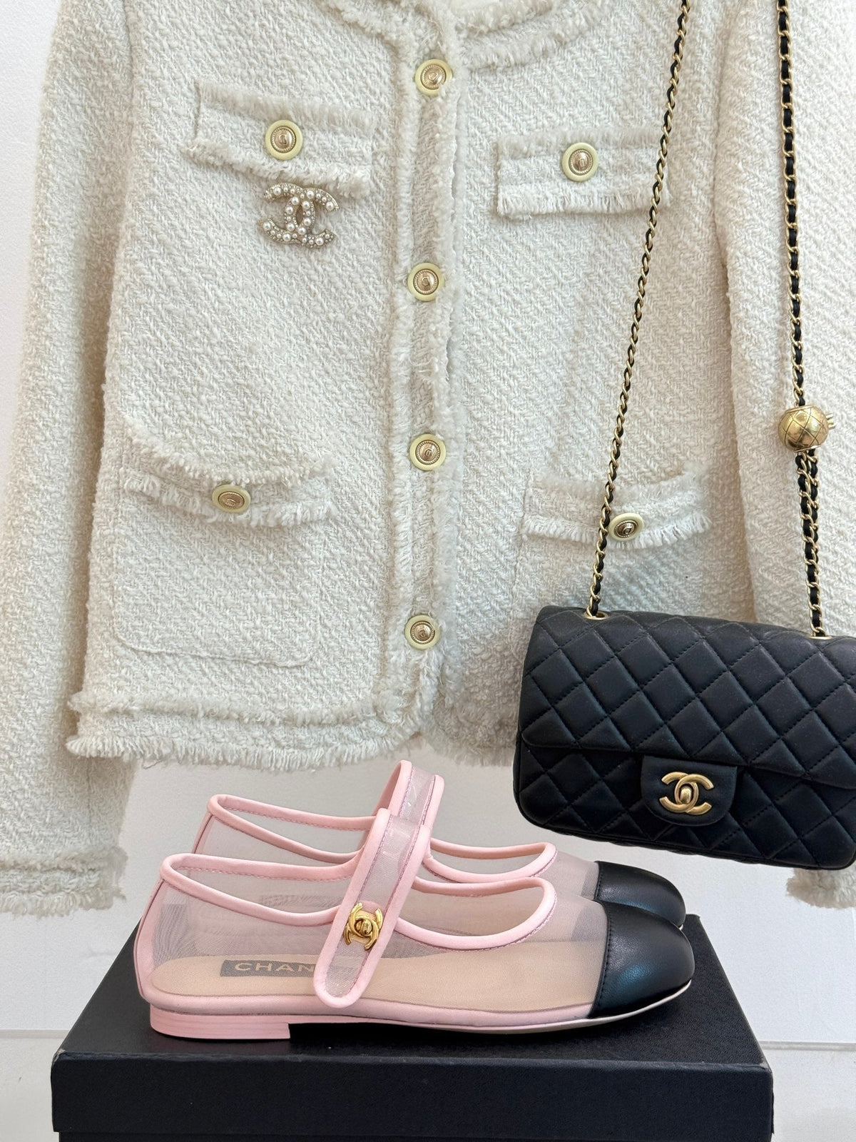 CHANEL FLAT SHOES IN PINK MESH AND BLACK LAMBSKIN