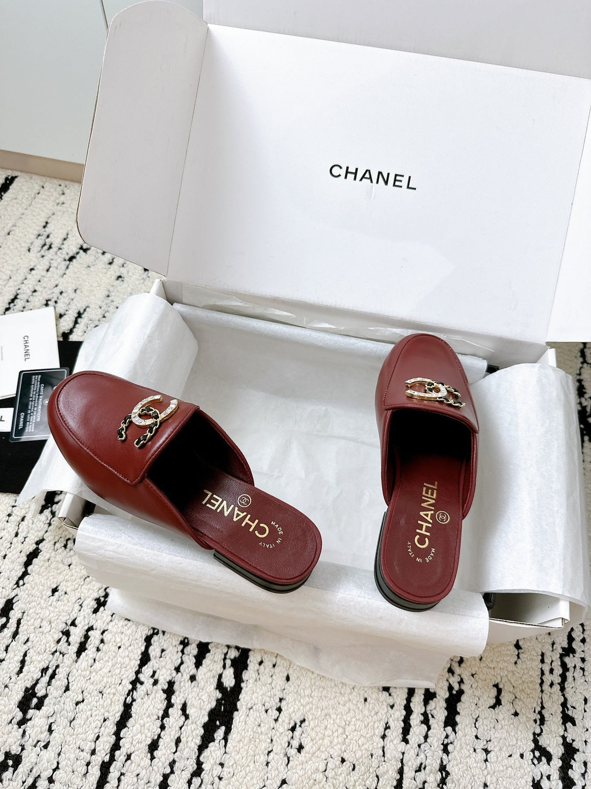 CHANEL FLAT MULE IN RUBY RED CALFSKIN HARDWARE WITH ROCK MIX CHAIN